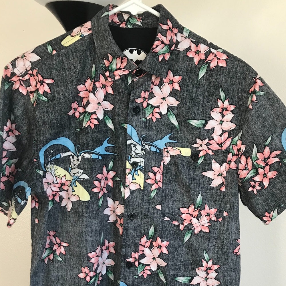 Hawaiian style, surfing BATMAN, button up, short sleeve shirt. MENS